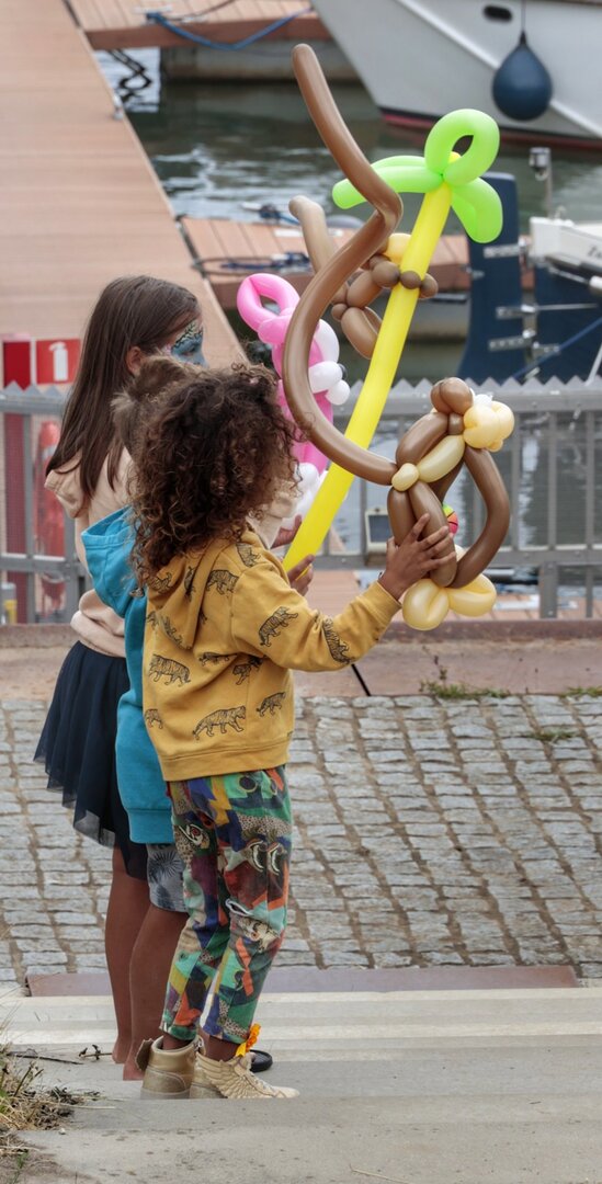 af-meisjes-met-ballonnen-1